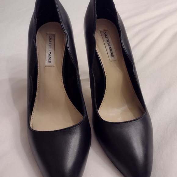 Scalloped Black Leather Toe Point Pumps - Picture 3 of 10